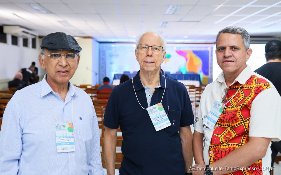 (ao centro) José Nelson Machado - representante da ABES-MG no CBHSF